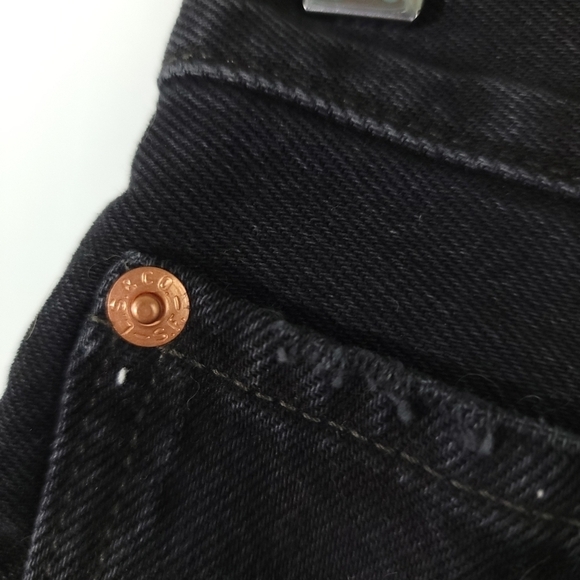 LEVI'S 501 Black Raw Hem Ribcage Button Fly Distressed Jeans Short Size 28 - Picture 6 of 12